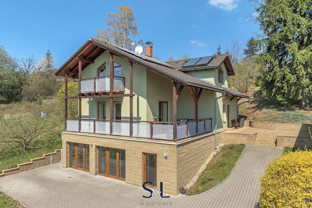 Prodej rodinného domu 363 m², pozemek 3239 m²